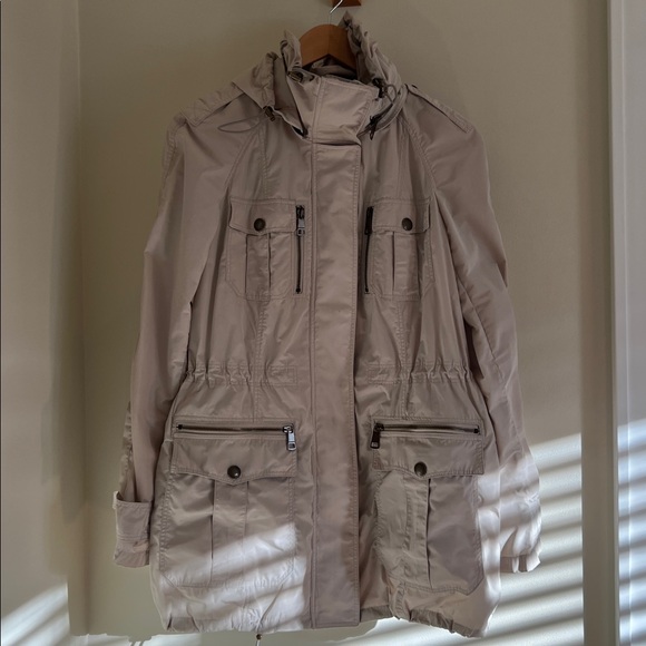 Burberry Light Tan Utility Jacket for Women - Picture 3 of 11